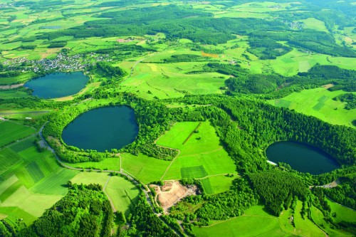 Dauner-Maare_300dpi_CMYK_neu-c-Natur-und-Geopark-Vulkaneifel-e1553005444524.jpg