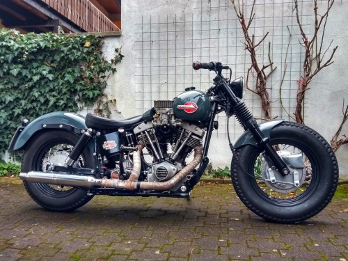 Shovel_2022_001.jpg (640.02 KiB) 448 mal betrachtet BSA 8" Coniocal brake vorne, Honda CB750 K1 Bremse hinten.