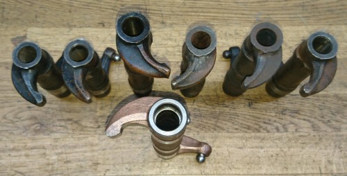 Vergleich Originalhebel und Aftermarket Kipphebel mit ausgepresster Messingbuchse